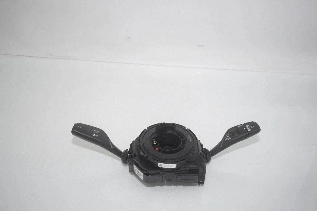 Wiper turn signal indicator stalk/switch 6827369