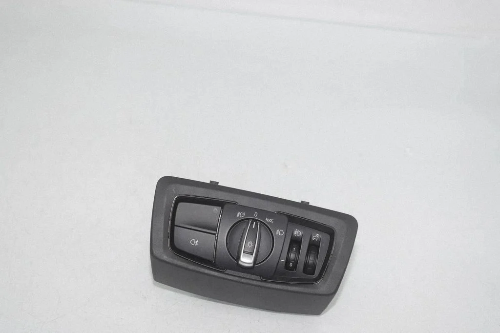 Light switch 9865819