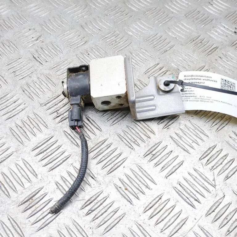 Air conditioning (A/C) expansion valve SA3HE8106200