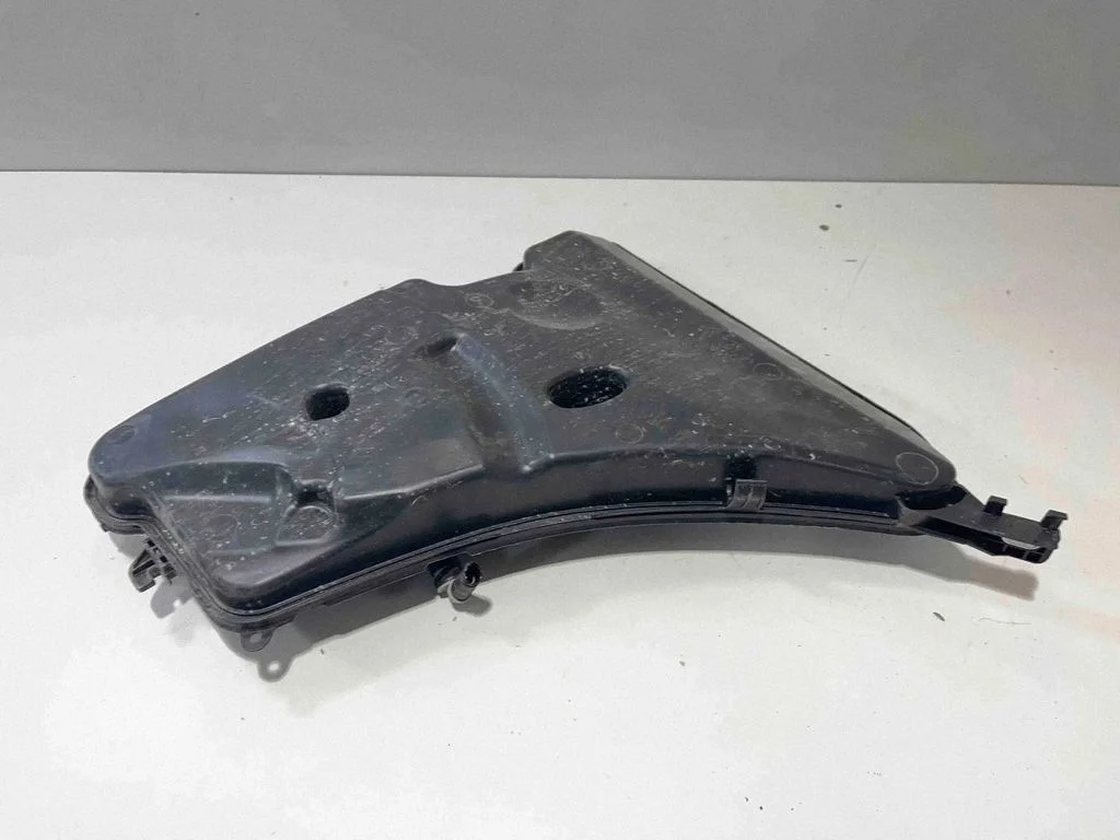 Zbiorniczek spryskiwacza – BMW Seria 7 G11 G12 (2015-2022)