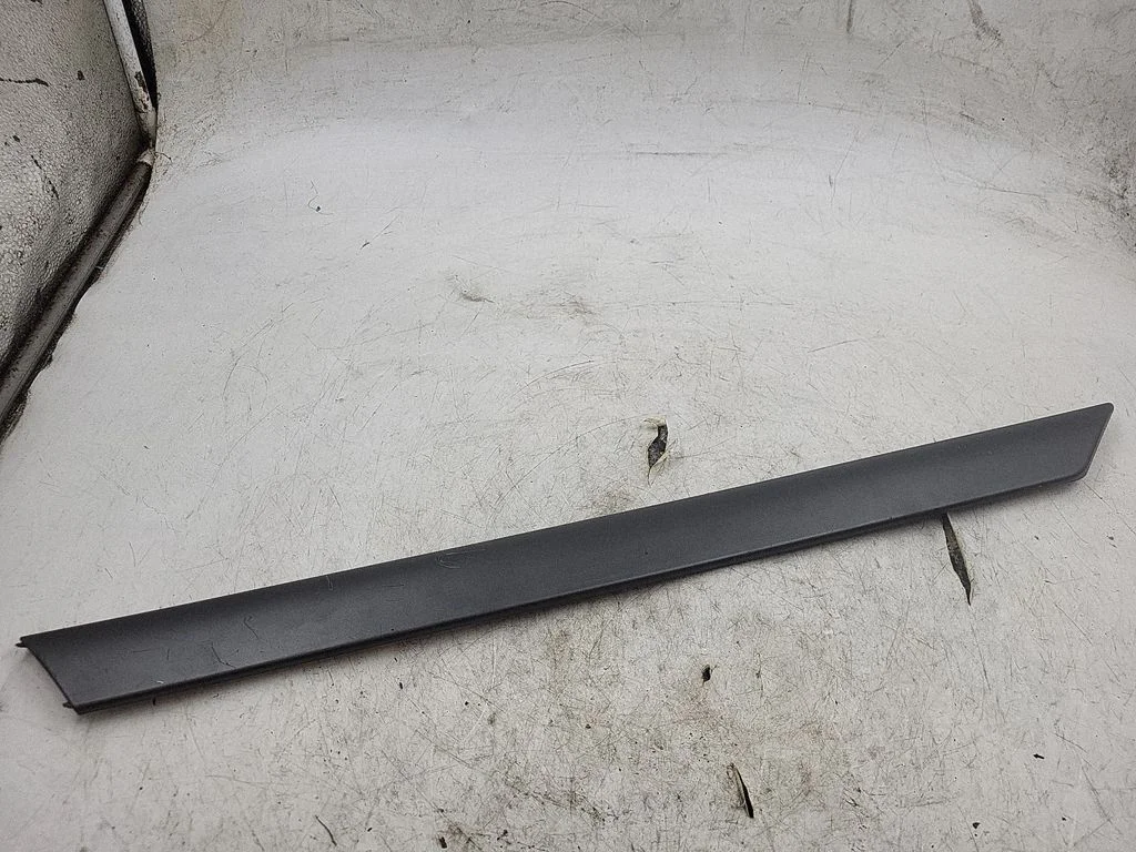 Other rear door trim element 8213996