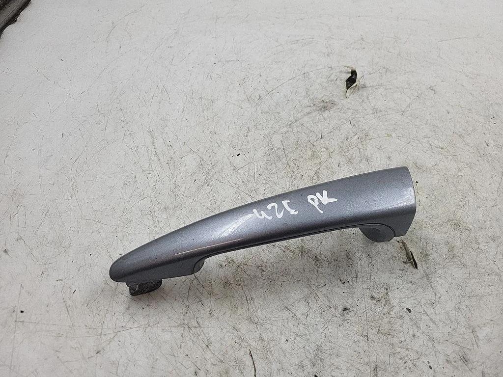 Front door exterior handle – front left