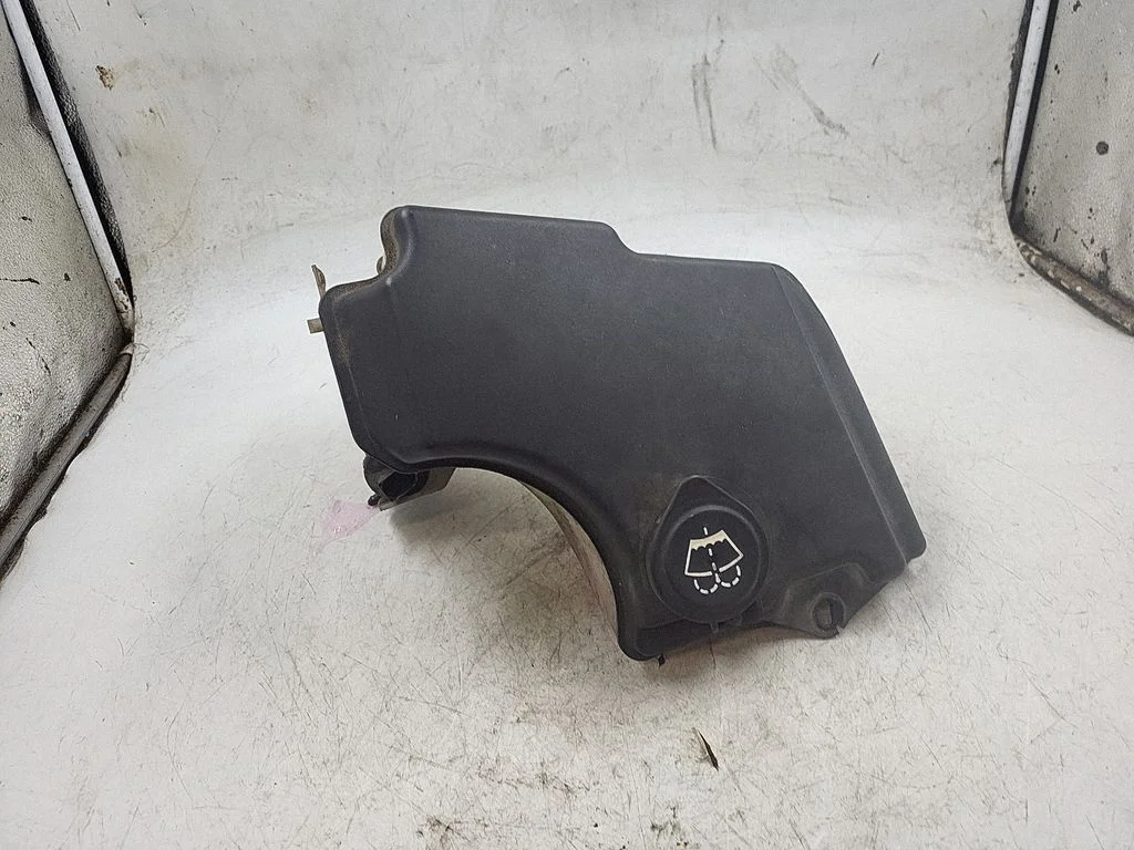 Windshield washer fluid reservoir/tank E13010016
