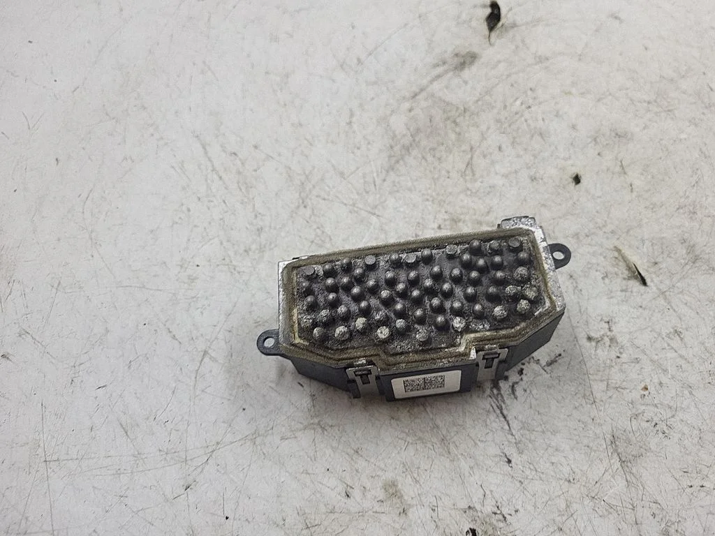 Heater blower motor/fan resistor 8K0820521