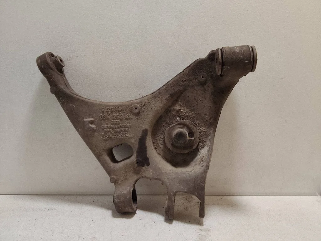 Tagumine ülemine õõtshoob 8E0505312T