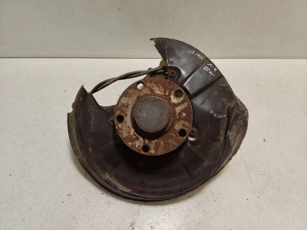 Rear wheel hub – left