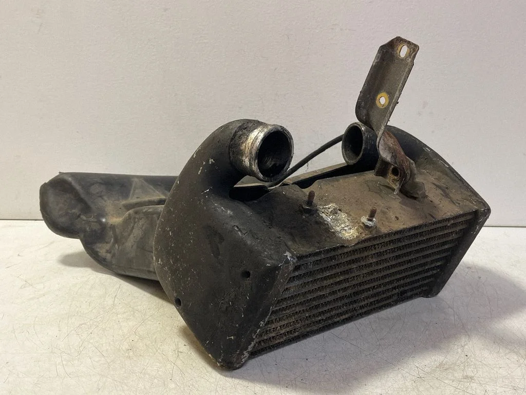 Vahejahuti radiaator 028145805 – Audi 80 90 S2 B4 (1991-1996)