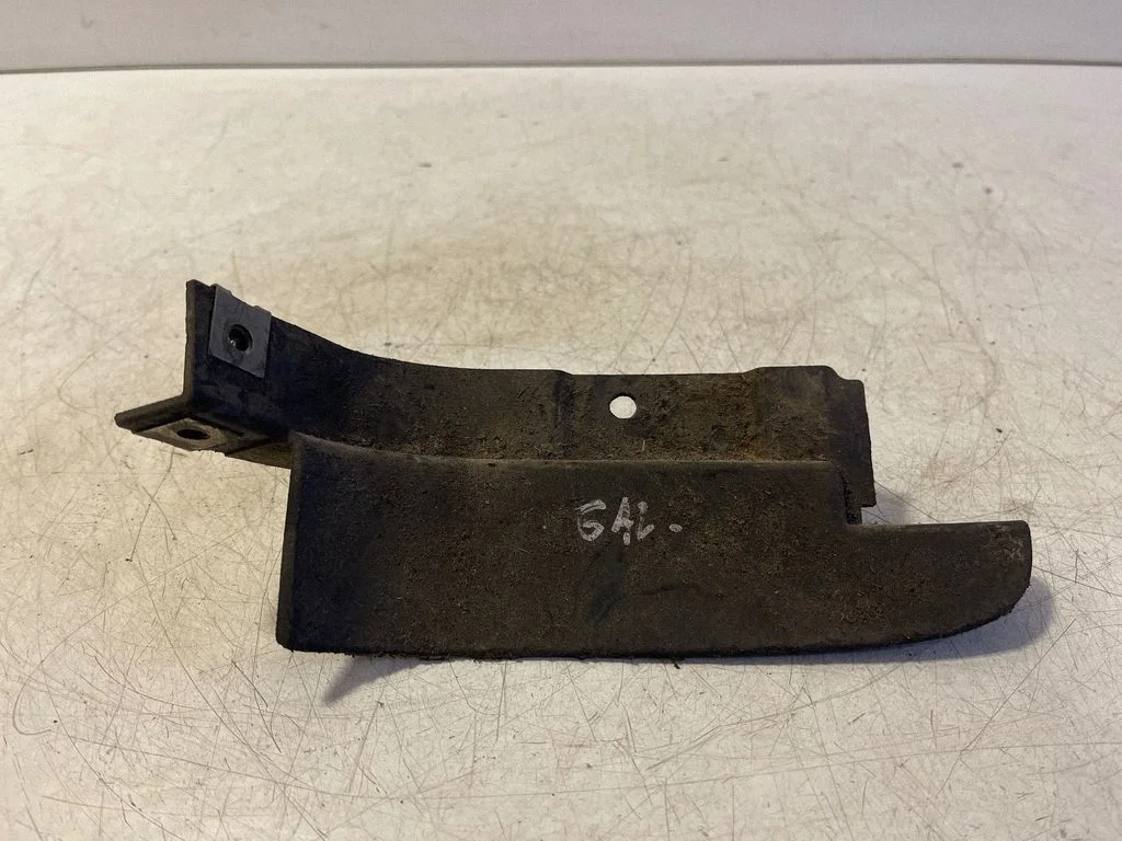 Rear mudguard – right