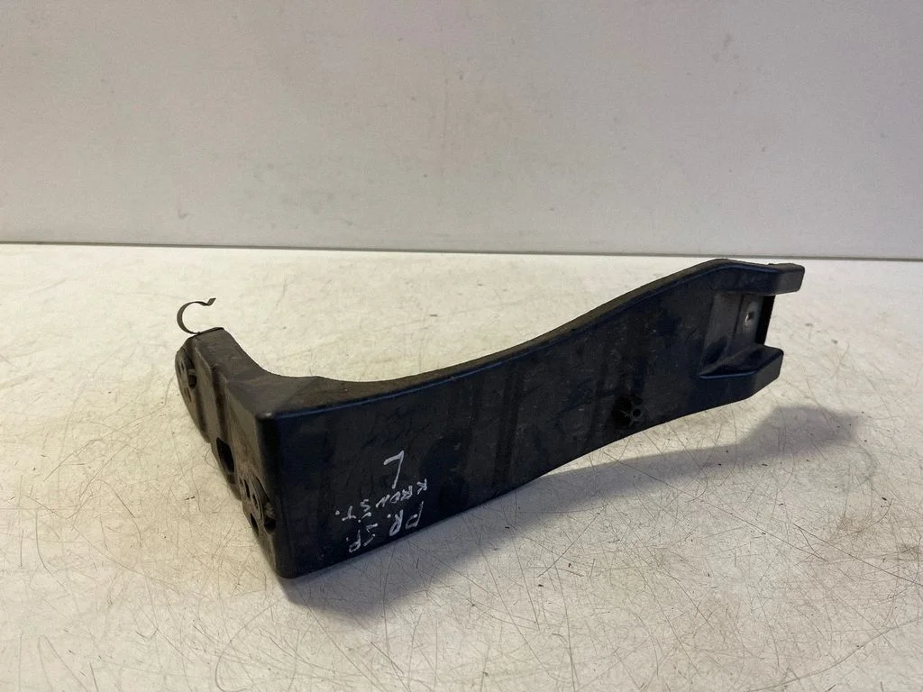 Fender mounting bracket 8E0821137B