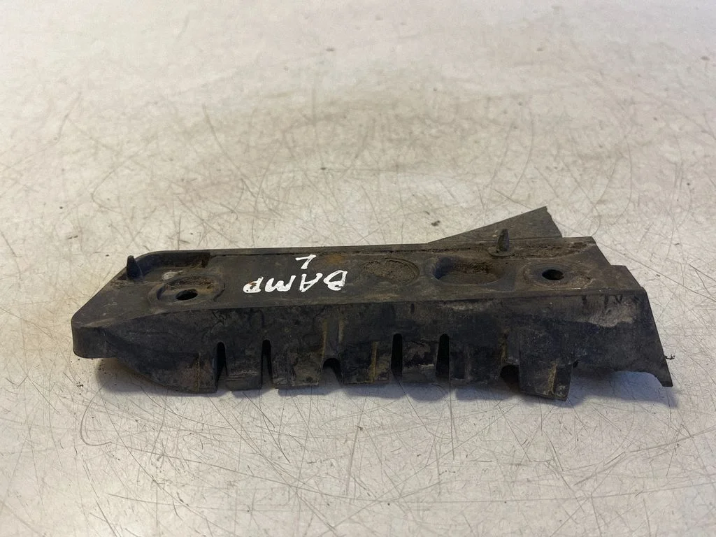 Front bumper mounting bracket 8E0807283