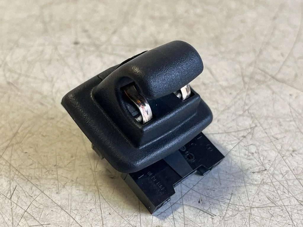Sun visor clip/hook/bracket A2068214600