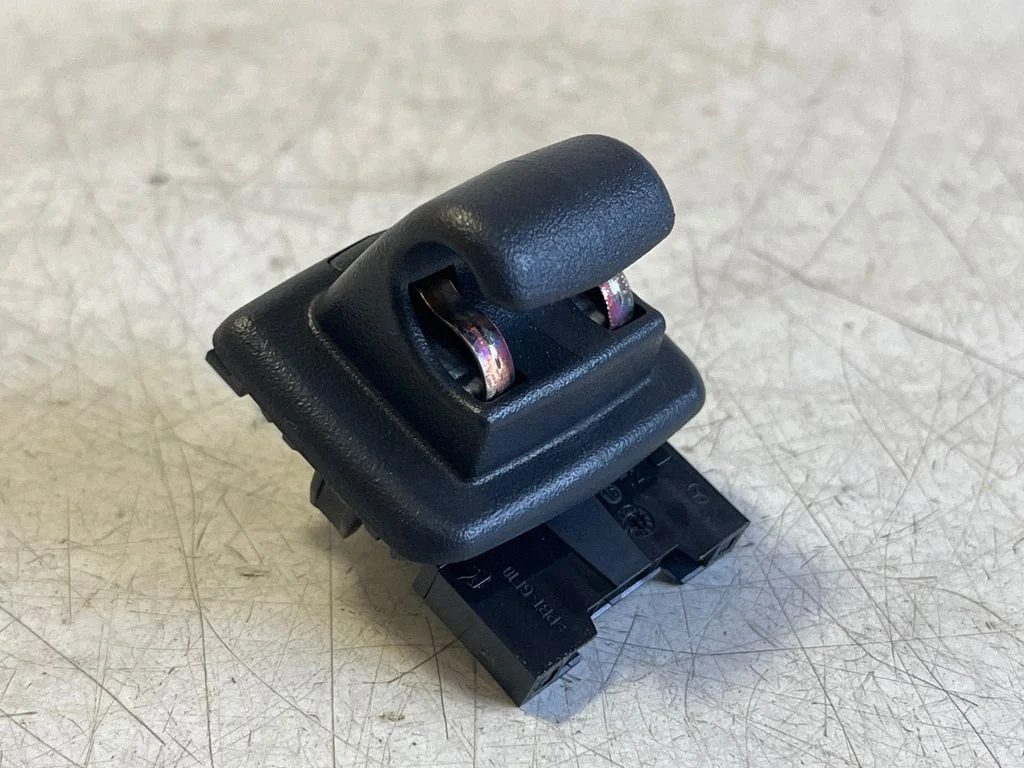 Sun visor clip/hook/bracket A2068214600