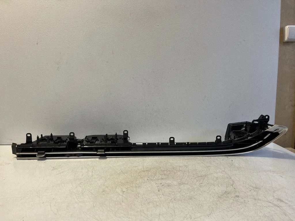 Dash center air vent grill – Mercedes-Benz E-Class W214 (2024-)