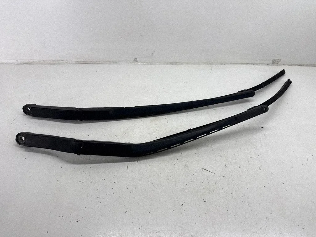 Front wiper blade arm BB5317B589AE