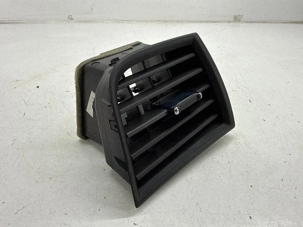 Dashboard side air vent grill/cover trim BB5319893