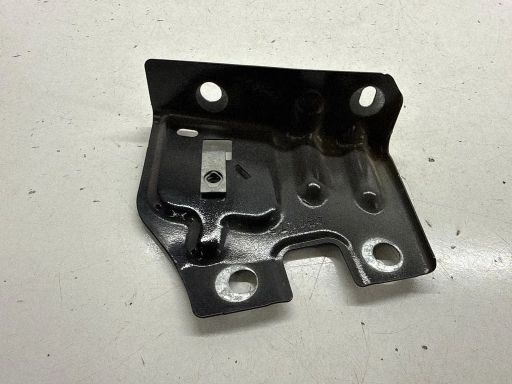 Fender mounting bracket BB5Z16A143A