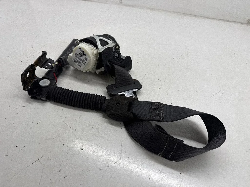 Front seatbelt DB5378612D35AH