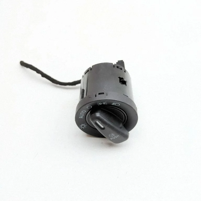 Light switch 670019822