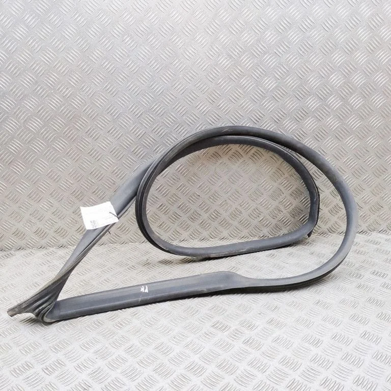 Rubber seal front coupe door 670153403