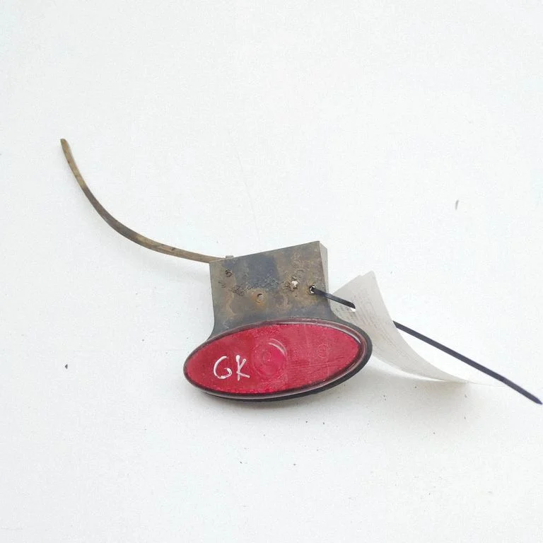 Rear tail light reflector – left