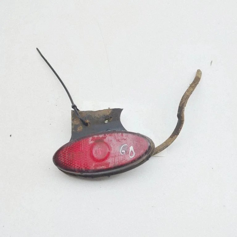Rear tail light reflector – right