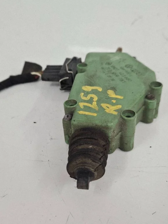 Centrālās atslēgas motoriņš 701959781
