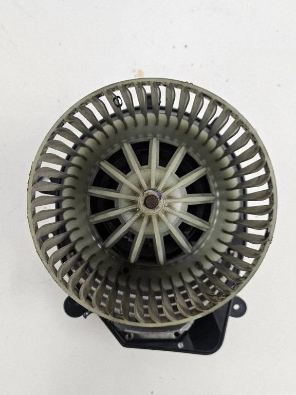 Krāsniņas ventilators/pūtējs 8D1820021