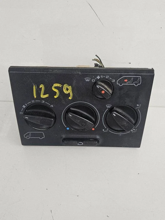Climate control unit – Volkswagen Transporter - Caravelle T4 (1991-2003)