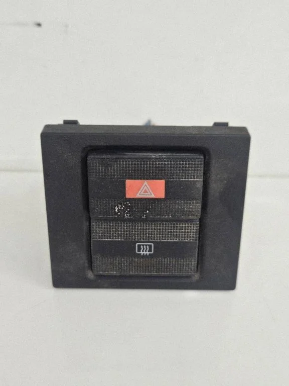 Hazard light switch – Volkswagen Transporter - Caravelle T4 (1991-2003)
