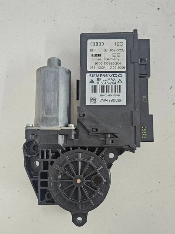 Front door window regulator motor 8E1959802G