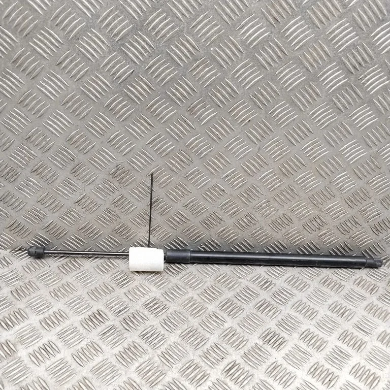 Tailgate/trunk strut/damper – Volkswagen Tiguan Allspace (2017-)