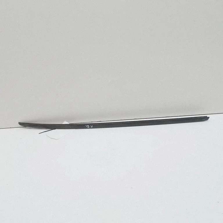 Vējstikla apdare 7553576010