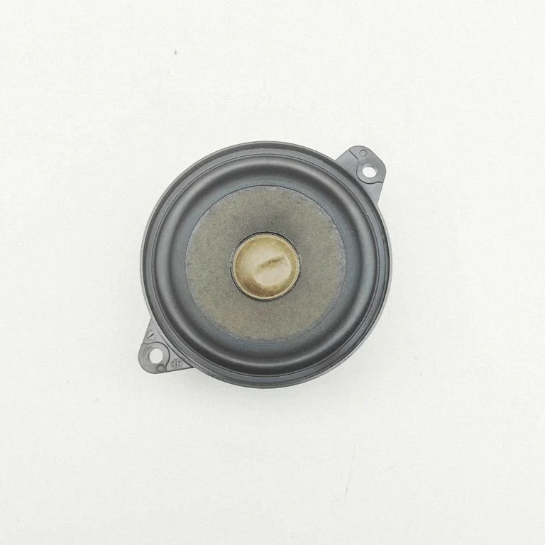 Skaļrunis panelī 83A035453