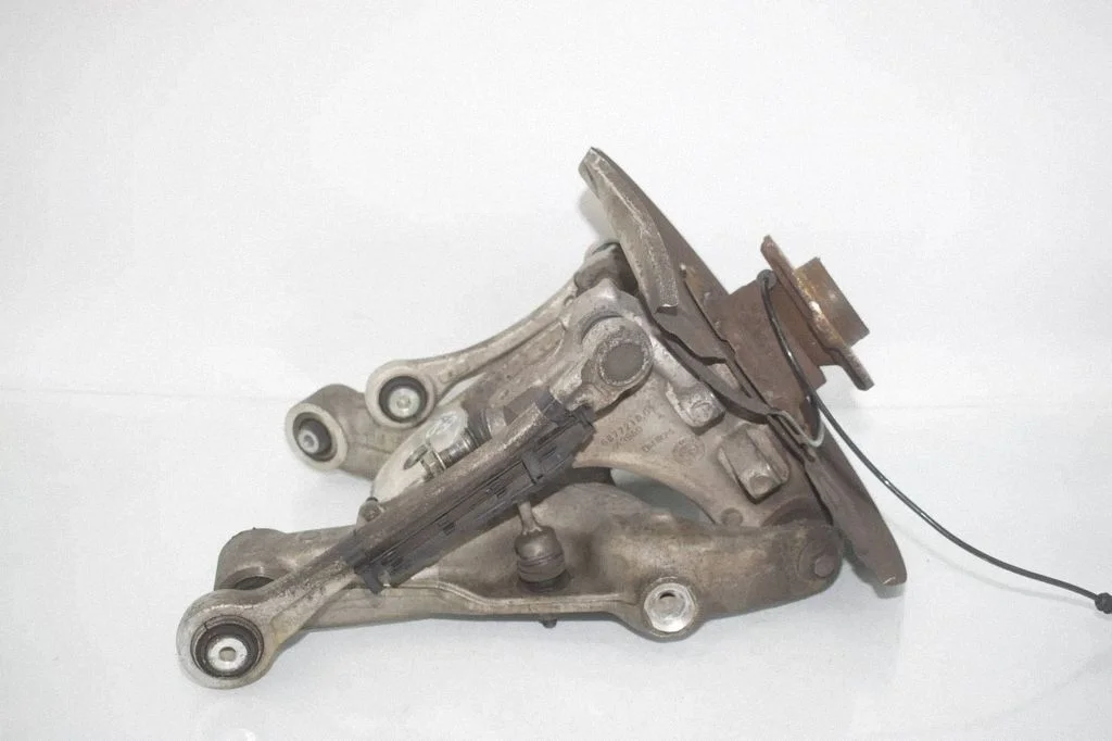 Rear wheel hub 6879102