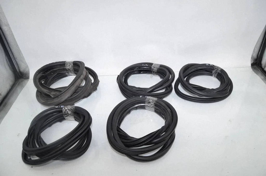 Front door rubber seal 7420077