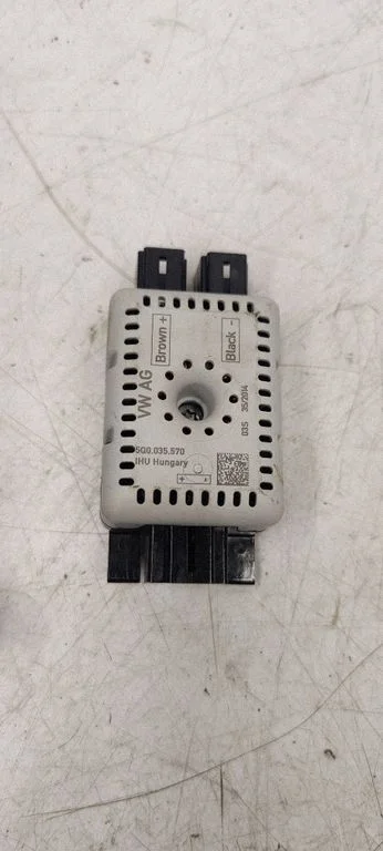 Antenas pastiprinātājs – Volkswagen Golf VII (2013-2019)