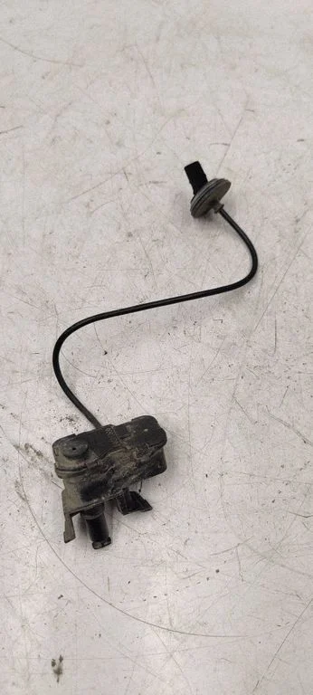 Degvielas tvertnes vāciņa slēdzenes motoriņš 5C6810773H