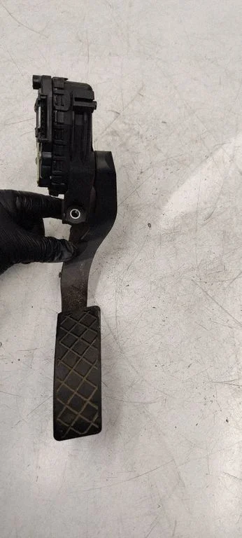 Accelerator throttle pedal 8E1723523G