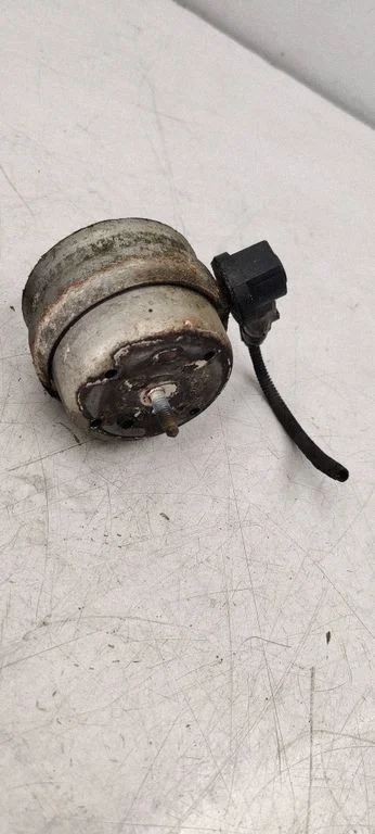 Engine mount bracket