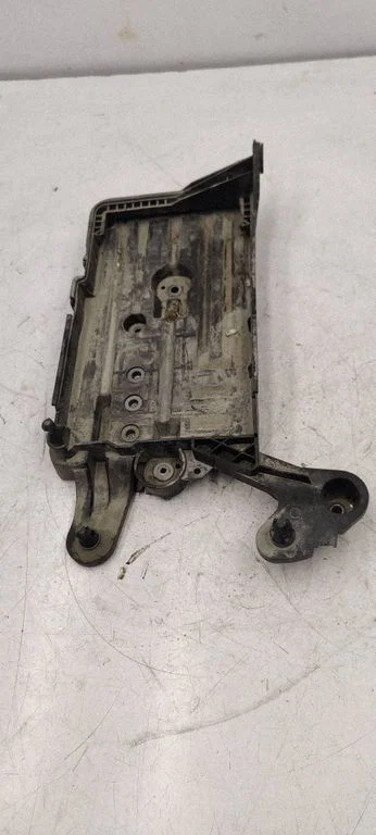 Battery tray – Volkswagen Golf VII (2013-2019)