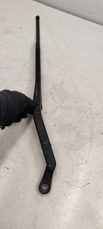 Front wiper blade arm 8E1955408C