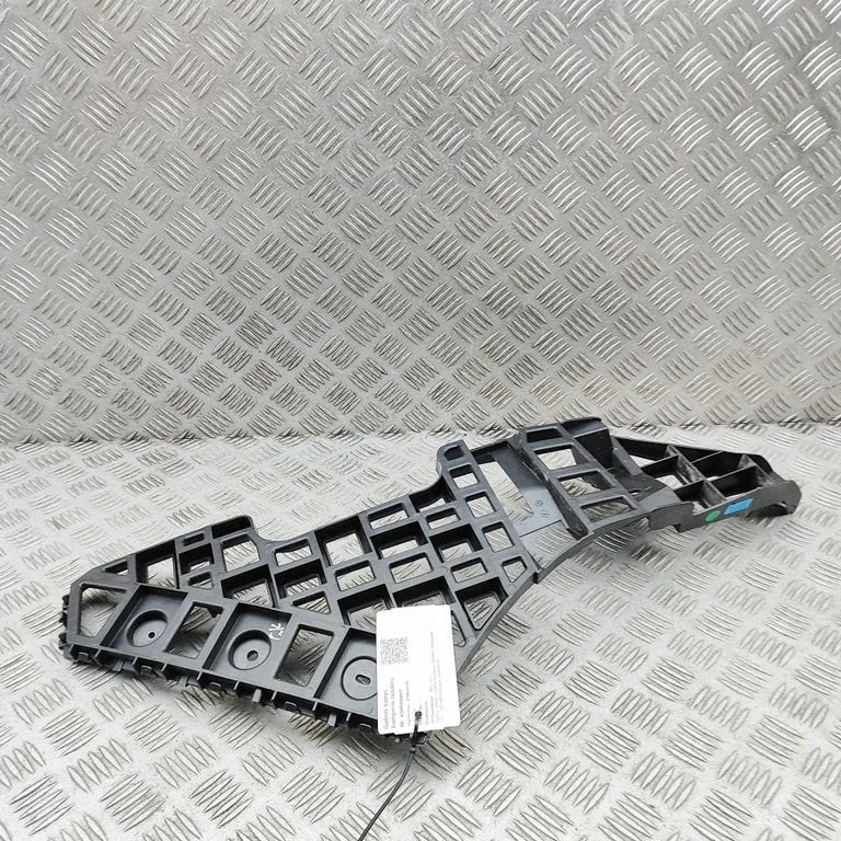 Rear bumper mounting bracket 10952586