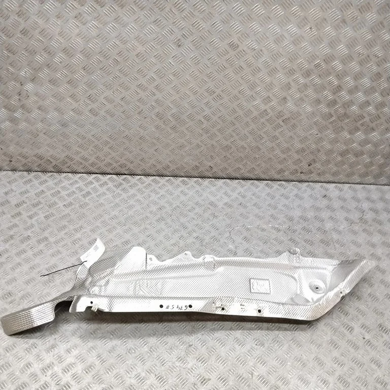 Heat shield in engine bay 9451756