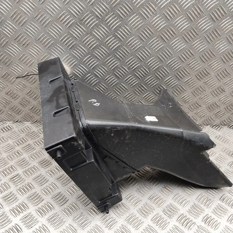 Intercooler air guide/duct channel 8076934