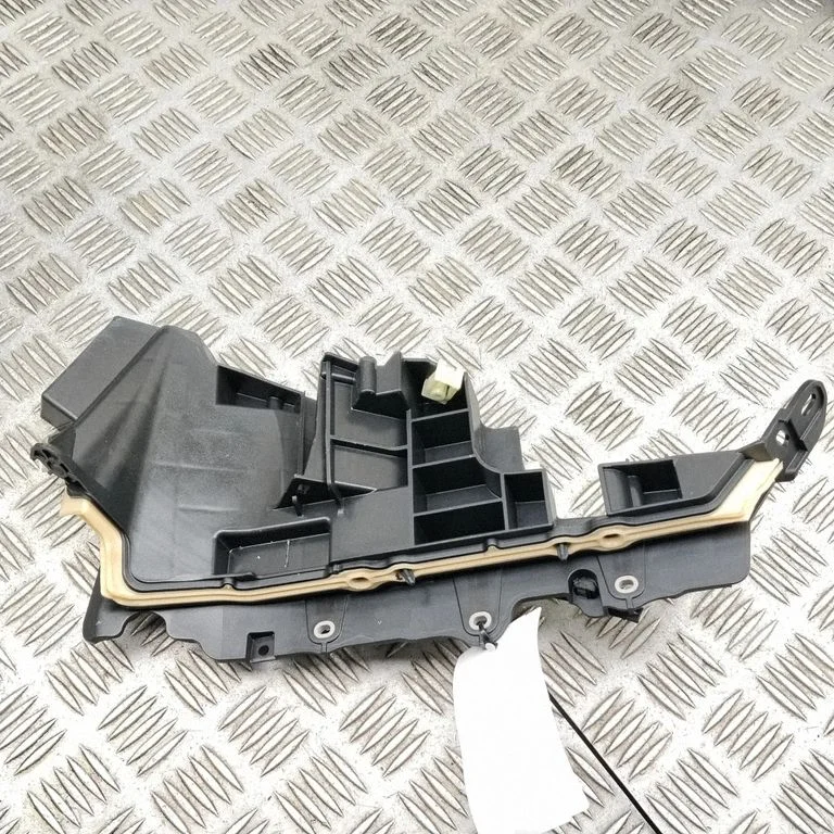 Other engine bay part 8791291