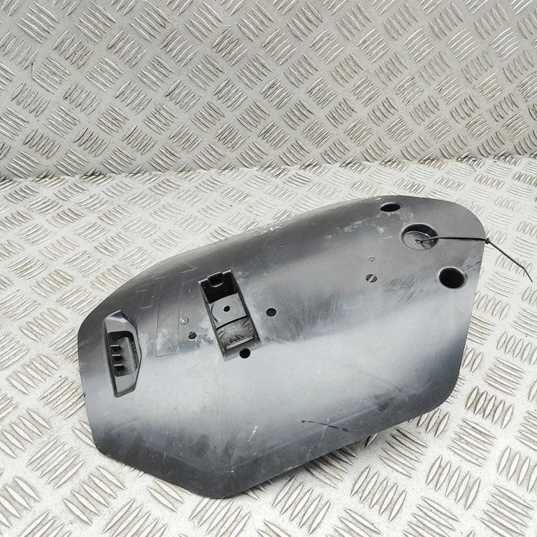 Rear underbody cover/under tray 6877043