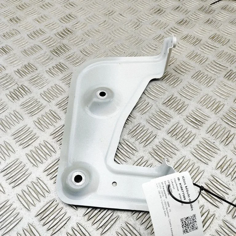 Fender mounting bracket 7418219