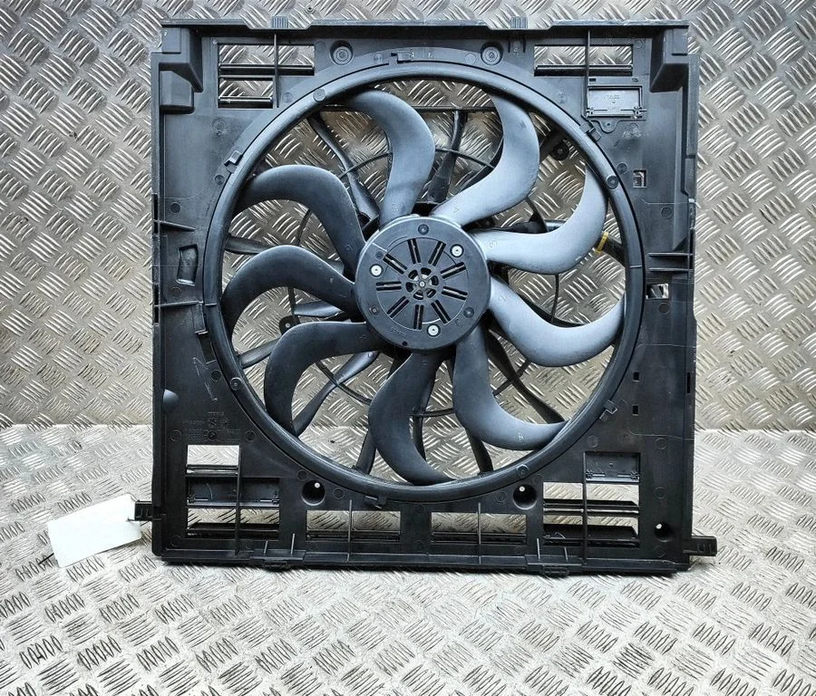 Radiator cooling fan shroud 8686173