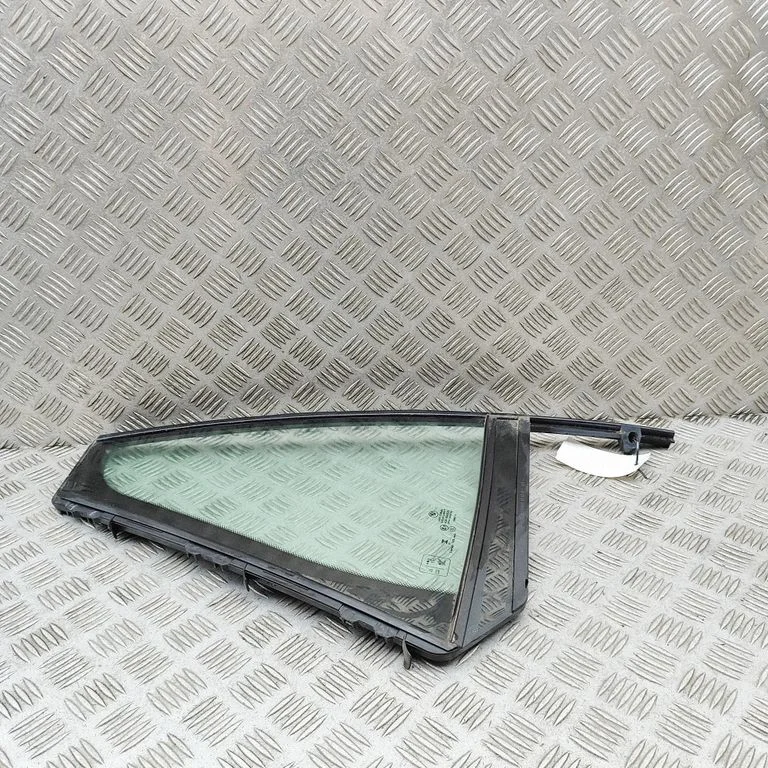 Rear side window 7428712