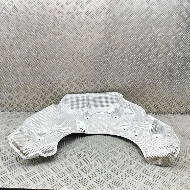 Heat shield in engine bay 9451741